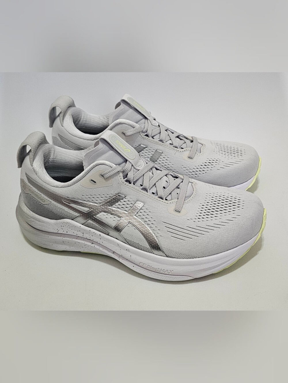 Women's Asics Gel Kayano 33 Platinum size 8.5